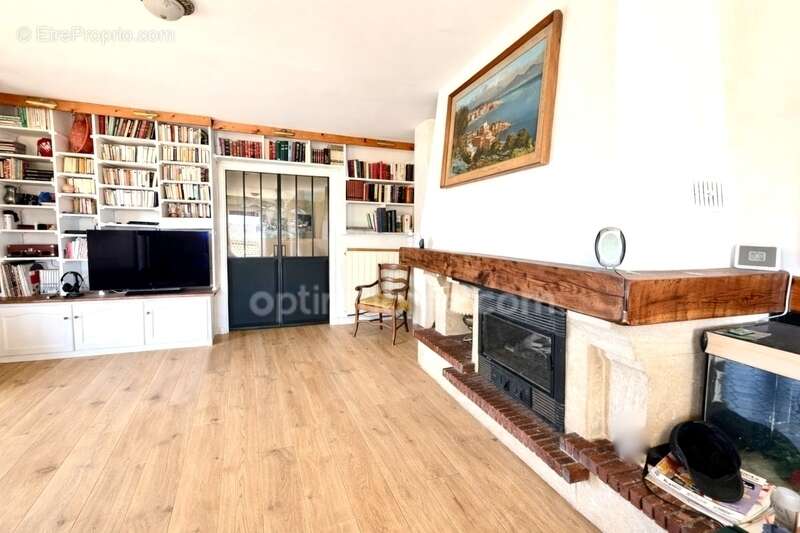 Propriété avec rendement locatif, piscine et garage - photo 4