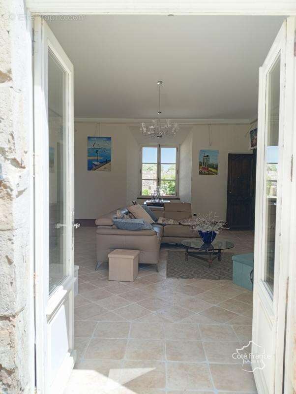 Château du XVIIe siècle avec maison d'amis, salle d'armes, t - photo 11