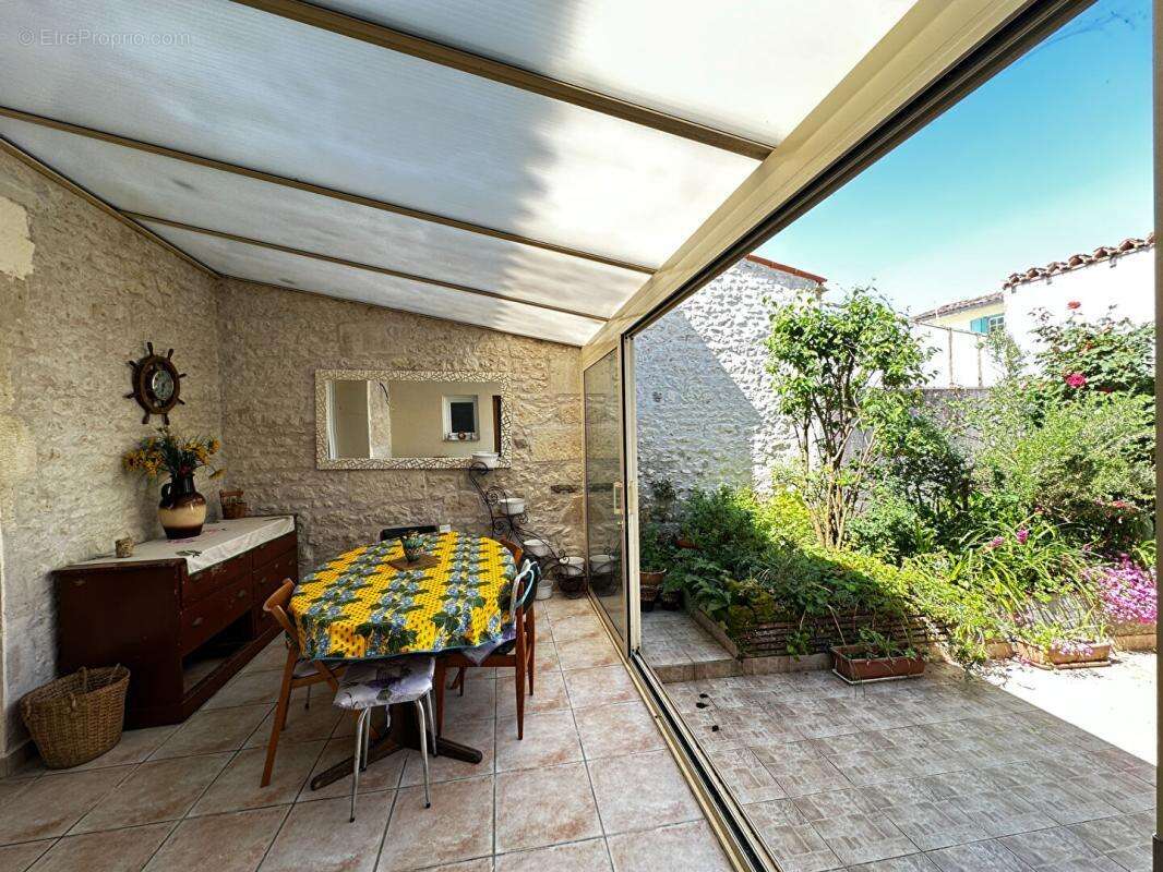 Maison à MESCHERS-SUR-GIRONDE