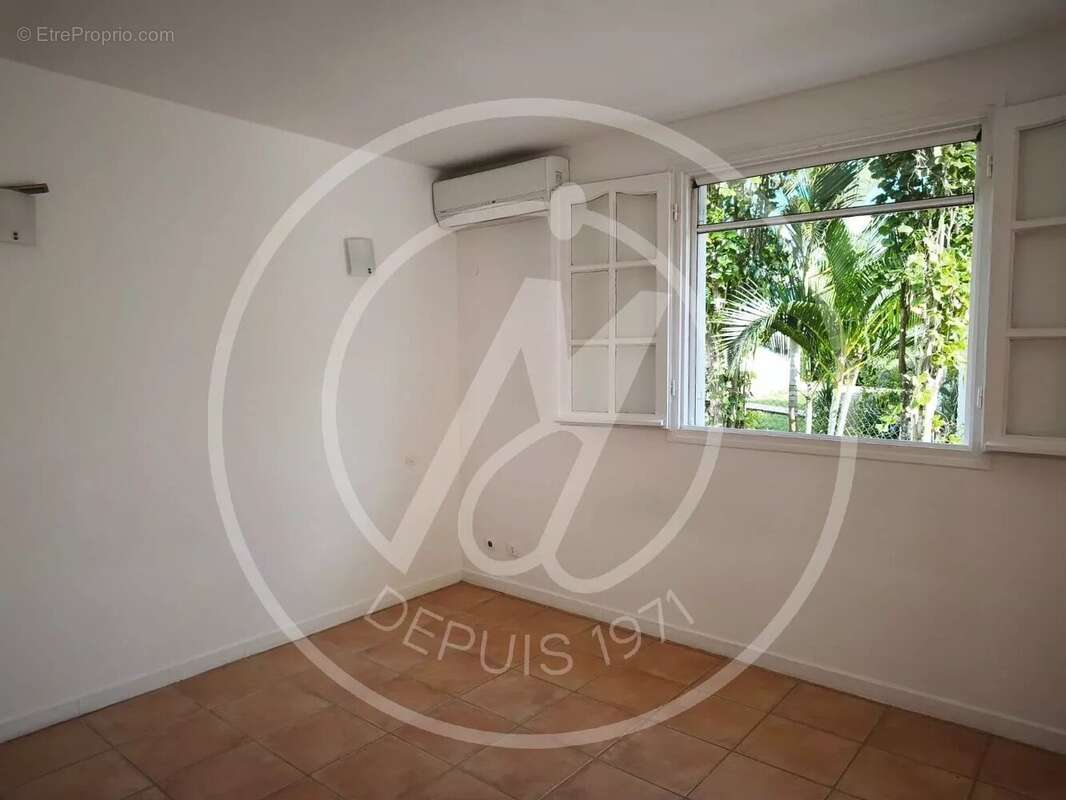 Maison à BAIE-MAHAULT