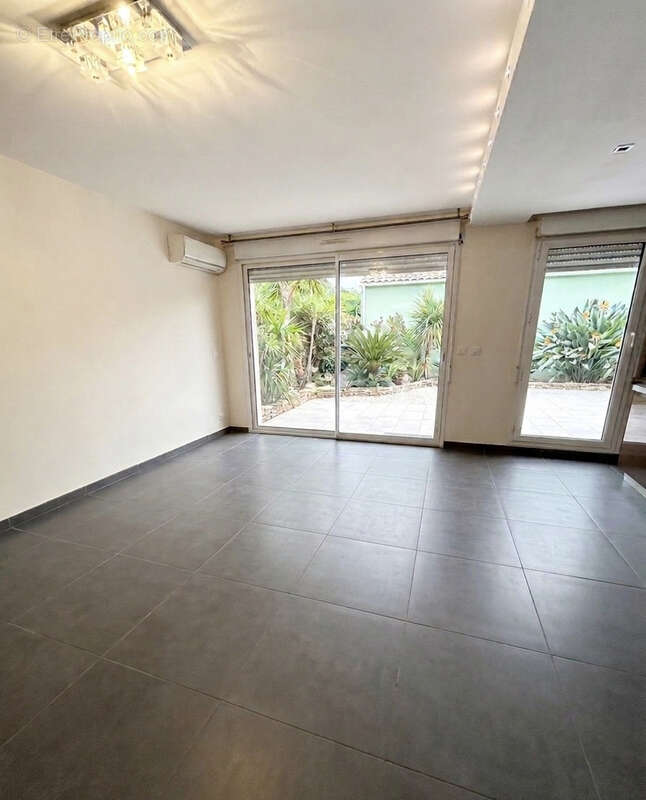 Appartement à SAINT-LAURENT-DU-VAR