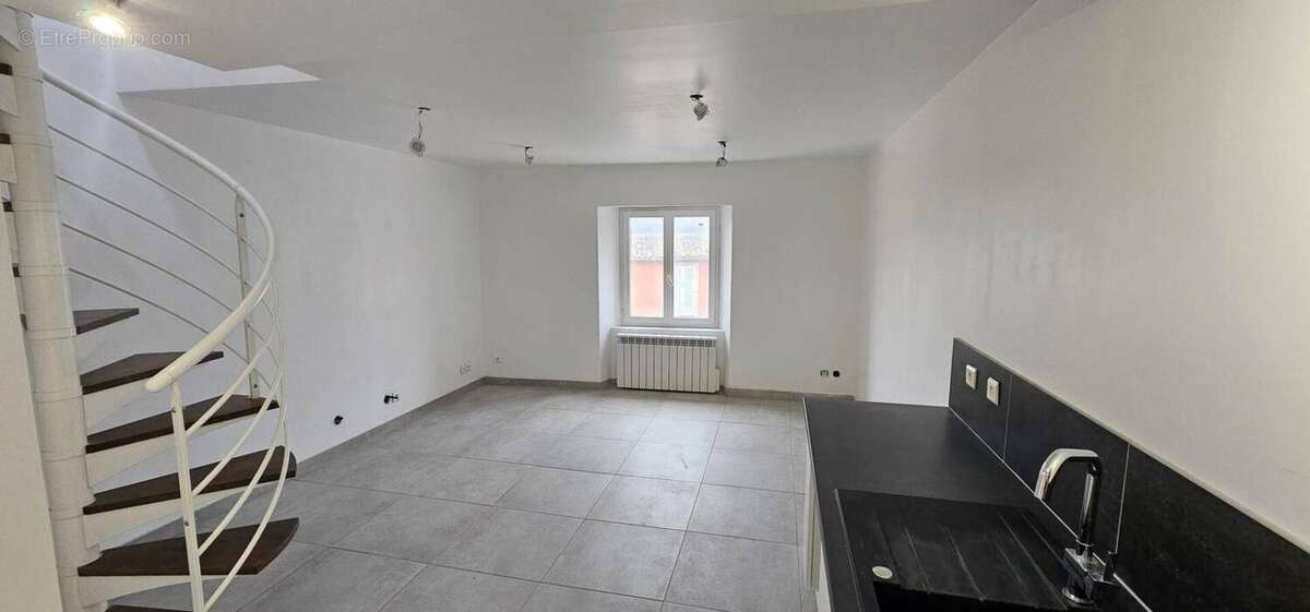 Appartement à ROQUEBRUNE-SUR-ARGENS
