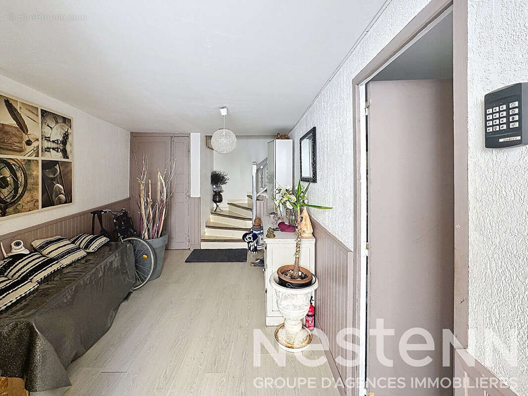 Maison de 126 m², terrasse et T2 indépendant en centre ancien. - photo 9