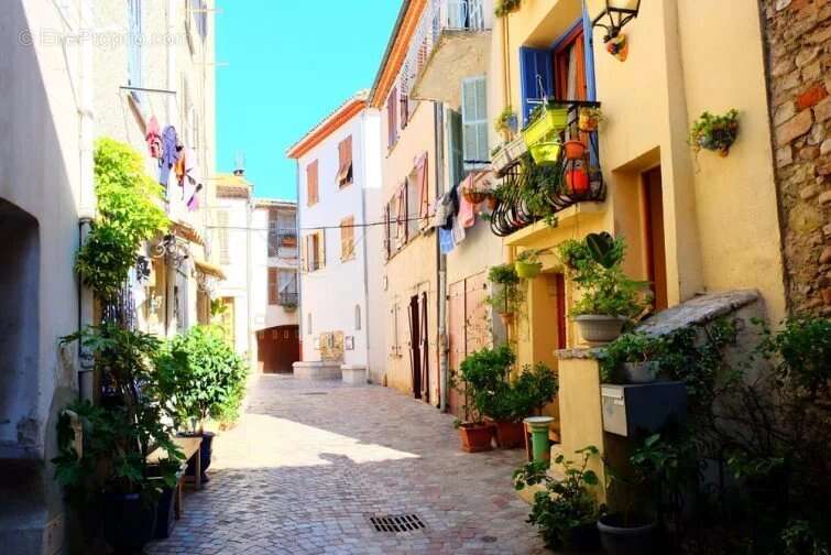 Appartement à SAINT-LAURENT-DU-VAR