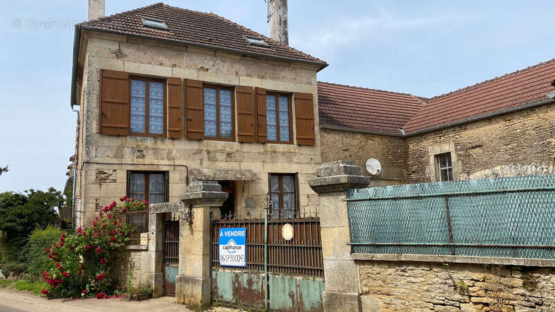 Maison à COUTARNOUX