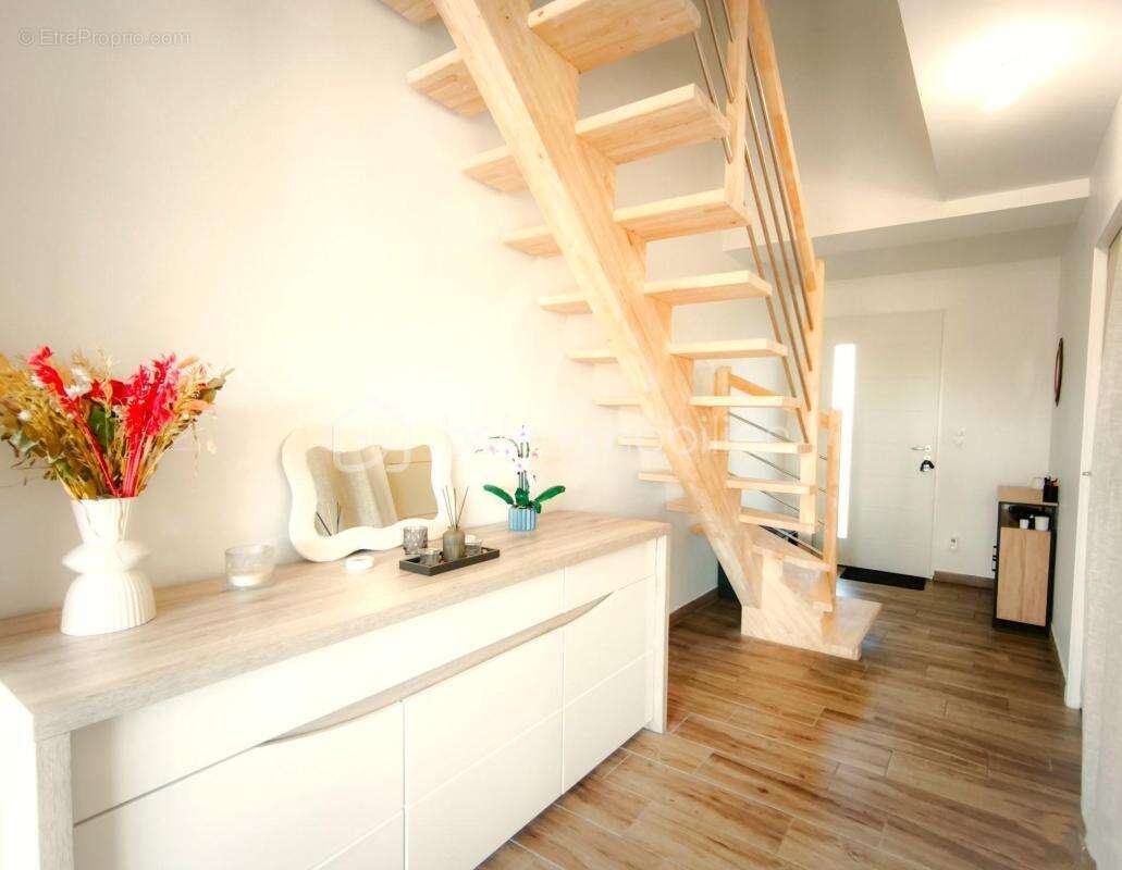 EN EXCLUSIVITÉ - Maison 6 pièces de 125 m² - Saint-Jean-sur-Mayenne 53240 - photo 2