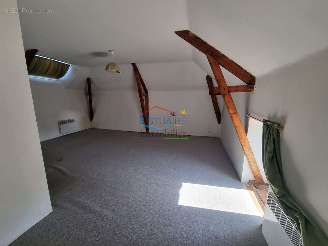 Appartement 315 m² à Saint-Etienne-De-Montluc  - photo 6