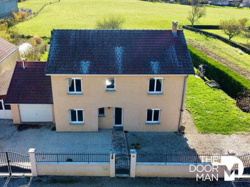 Maison à NEUILLY-L&#039;EVEQUE