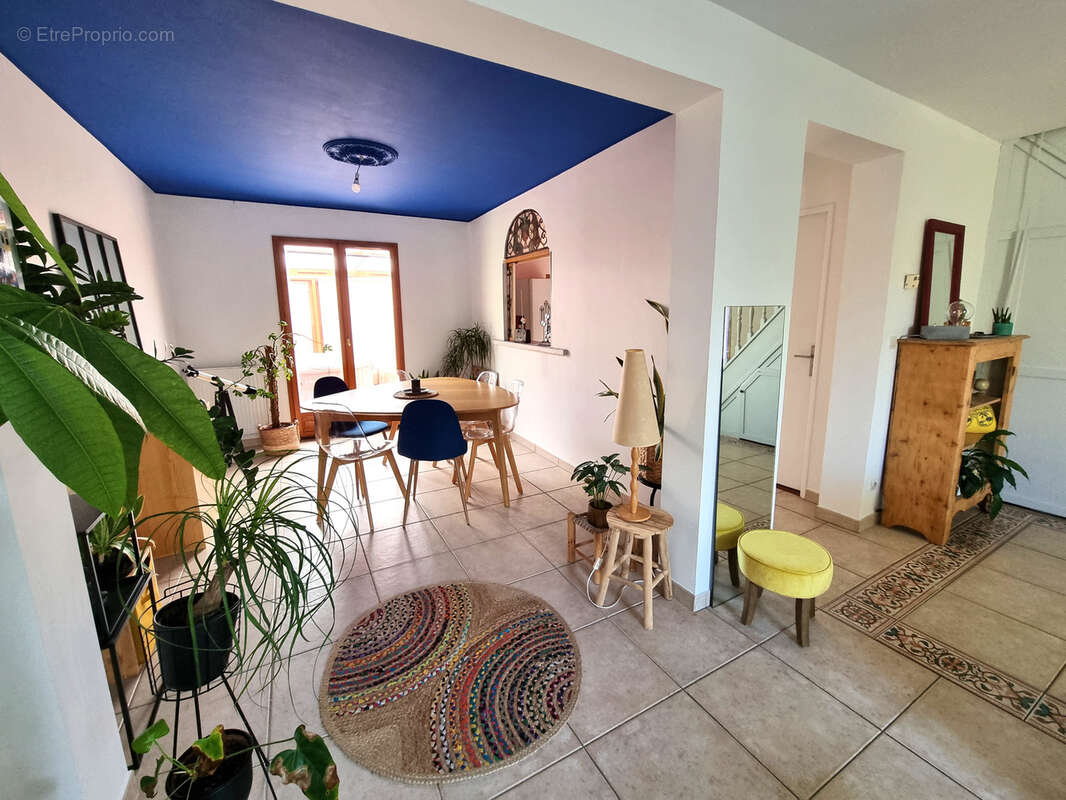 Maison à VAUX-LE-PENIL