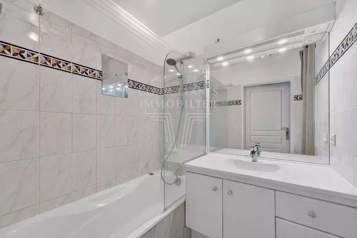 Appartement à LEVALLOIS-PERRET