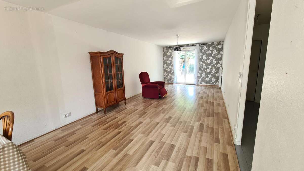 Maison À Vendre à Saint André de Cubzac Proche centre et commerces - photo 3
