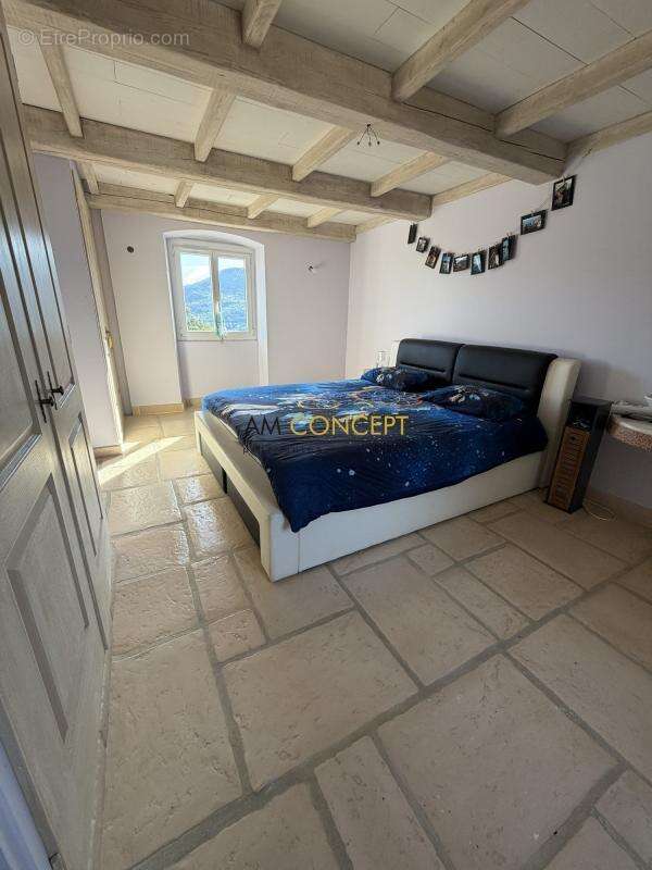 Appartement à CONTES