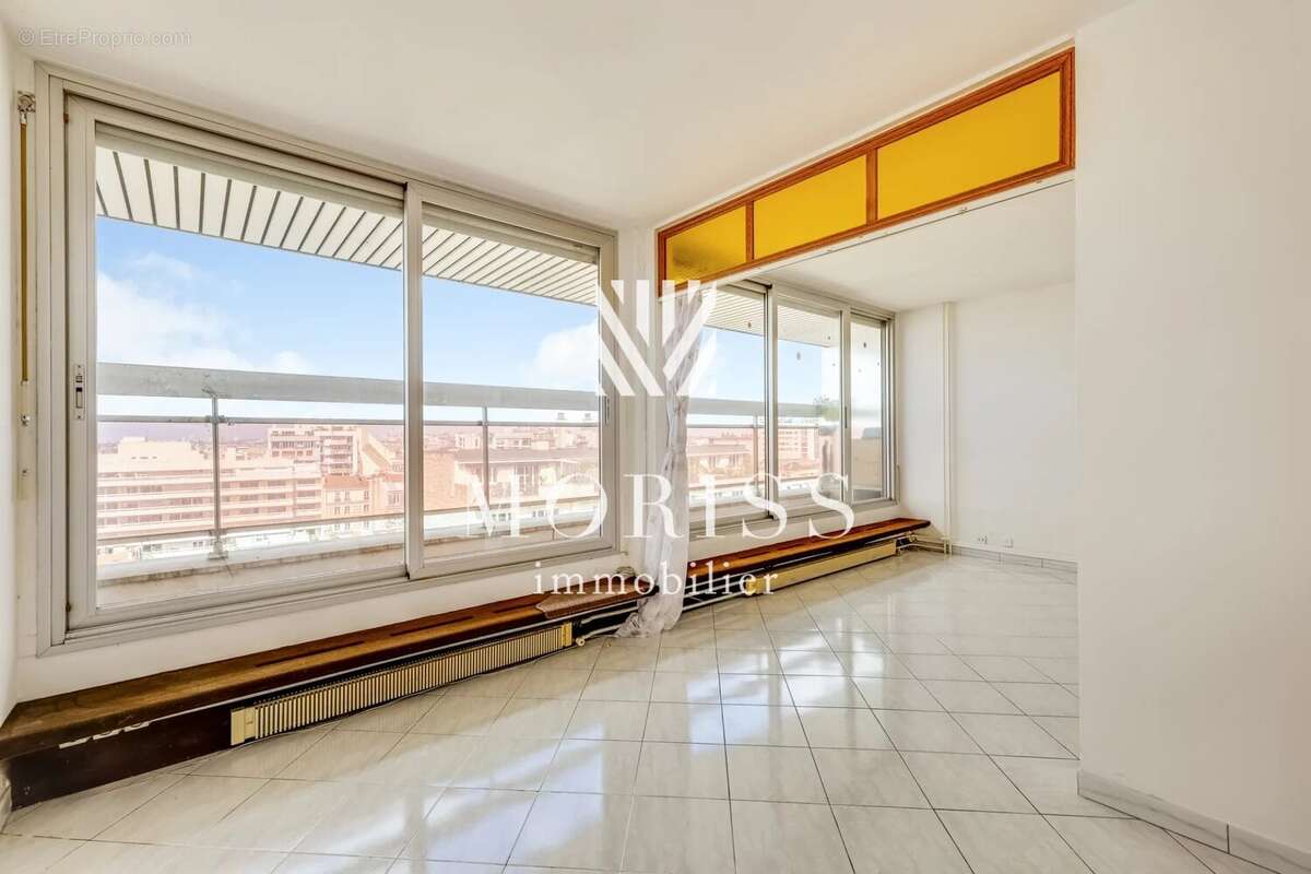 Appartement à PARIS-14E
