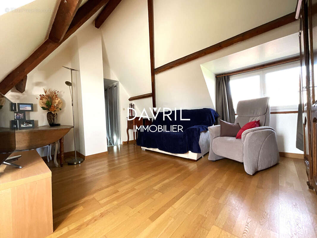 Maison à CHANTELOUP-LES-VIGNES