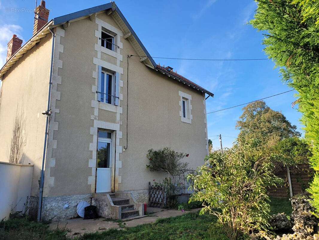 Maison à LA VILLEDIEU-DU-CLAIN