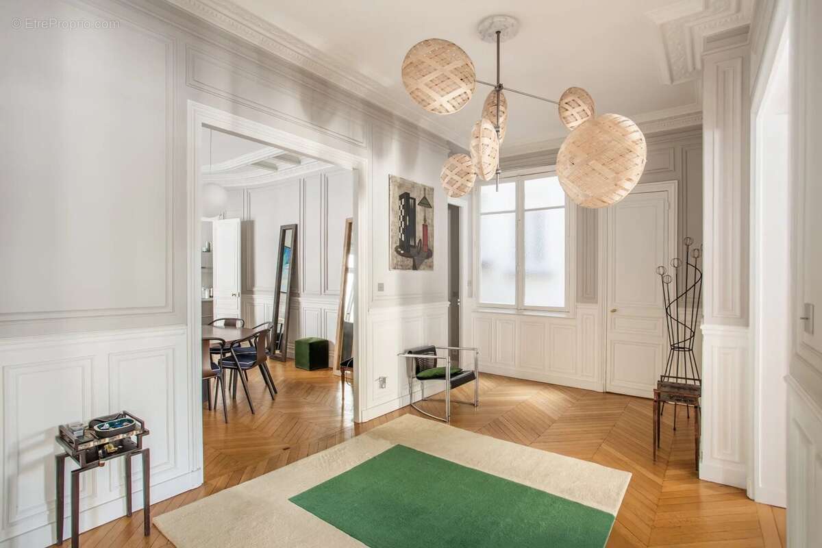 Appartement à PARIS-16E