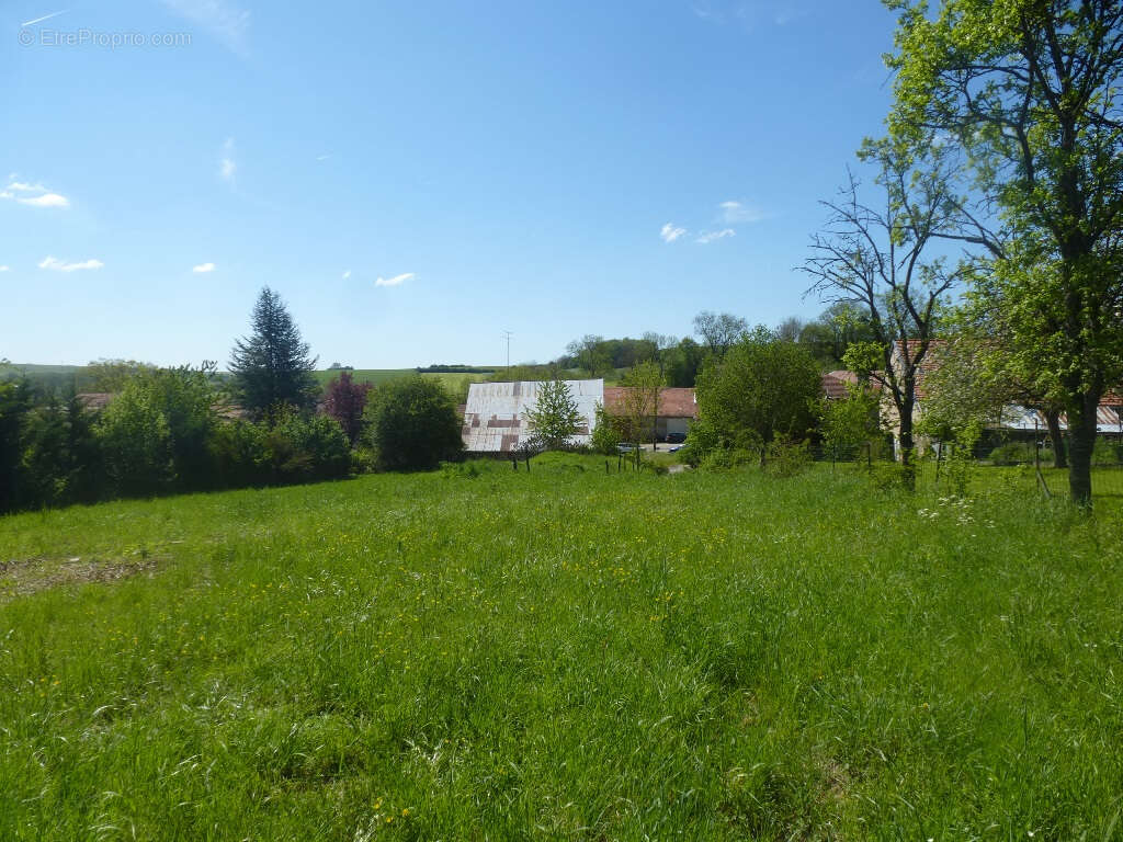 Terrain à JEVONCOURT