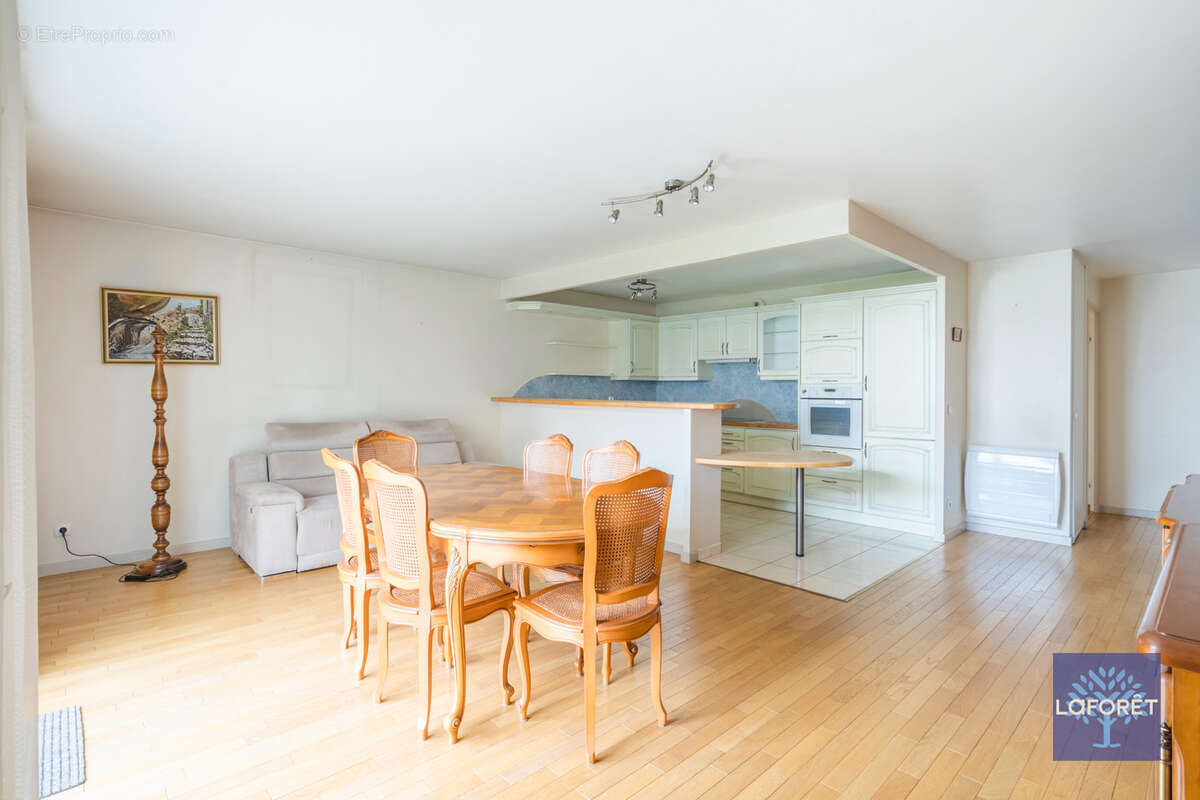 Appartement à LES PAVILLONS-SOUS-BOIS