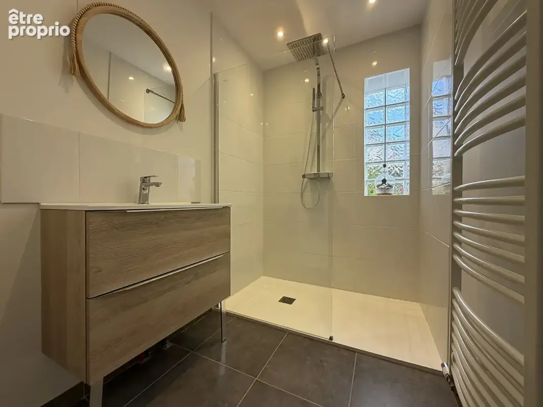 Le neubourg ? maison familiale avec suite parentale en rez-de-chaussée, double garage et jardin clos - photo 9