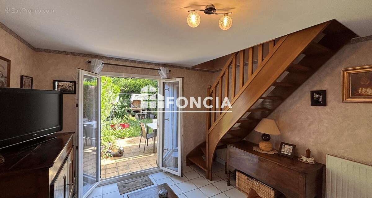 Maison à SAINT-JEAN-DE-LA-RUELLE