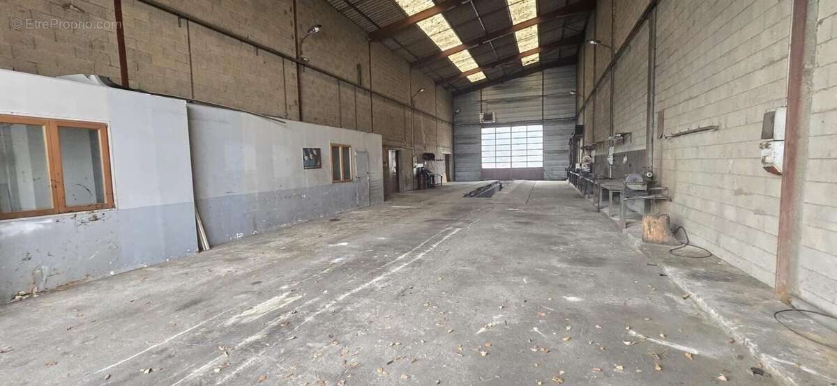 Commerce 900 m² à Geneuille  - photo 6