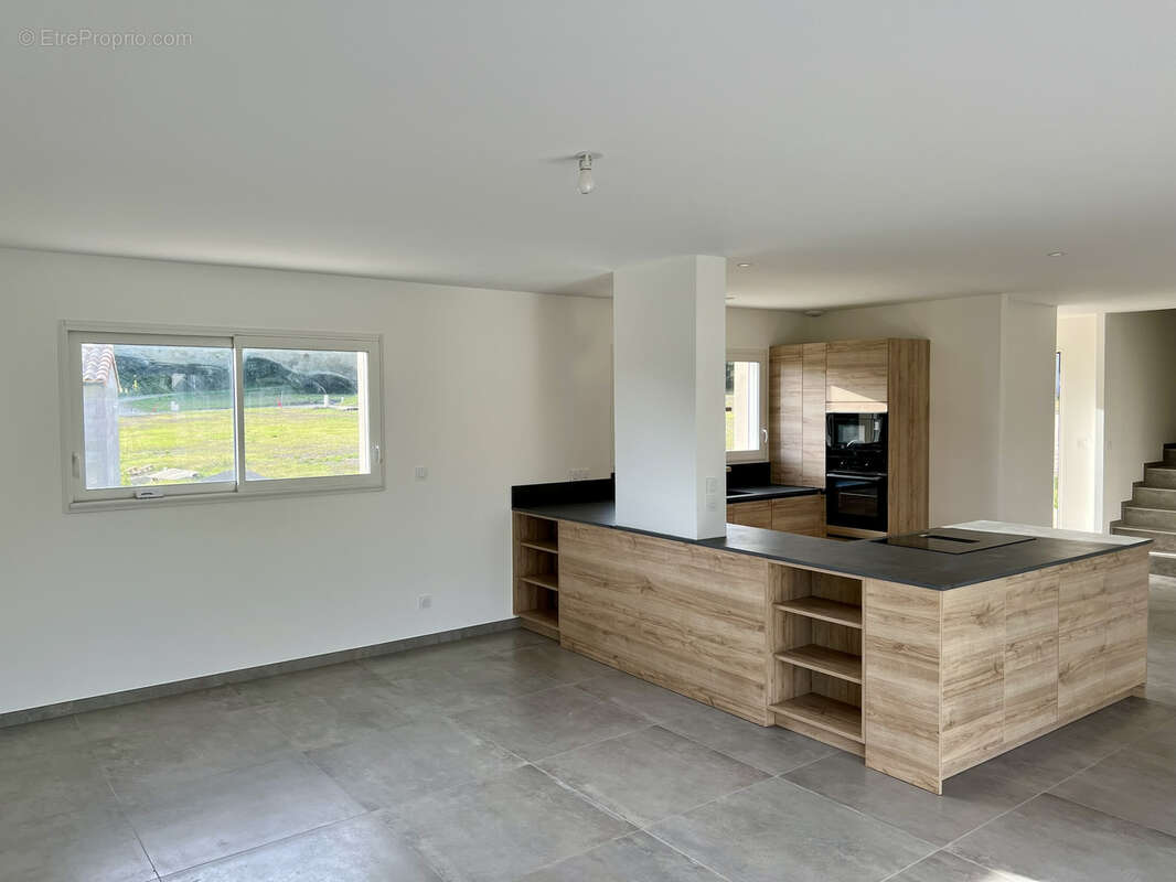 Maison à LES GRANGES-GONTARDES