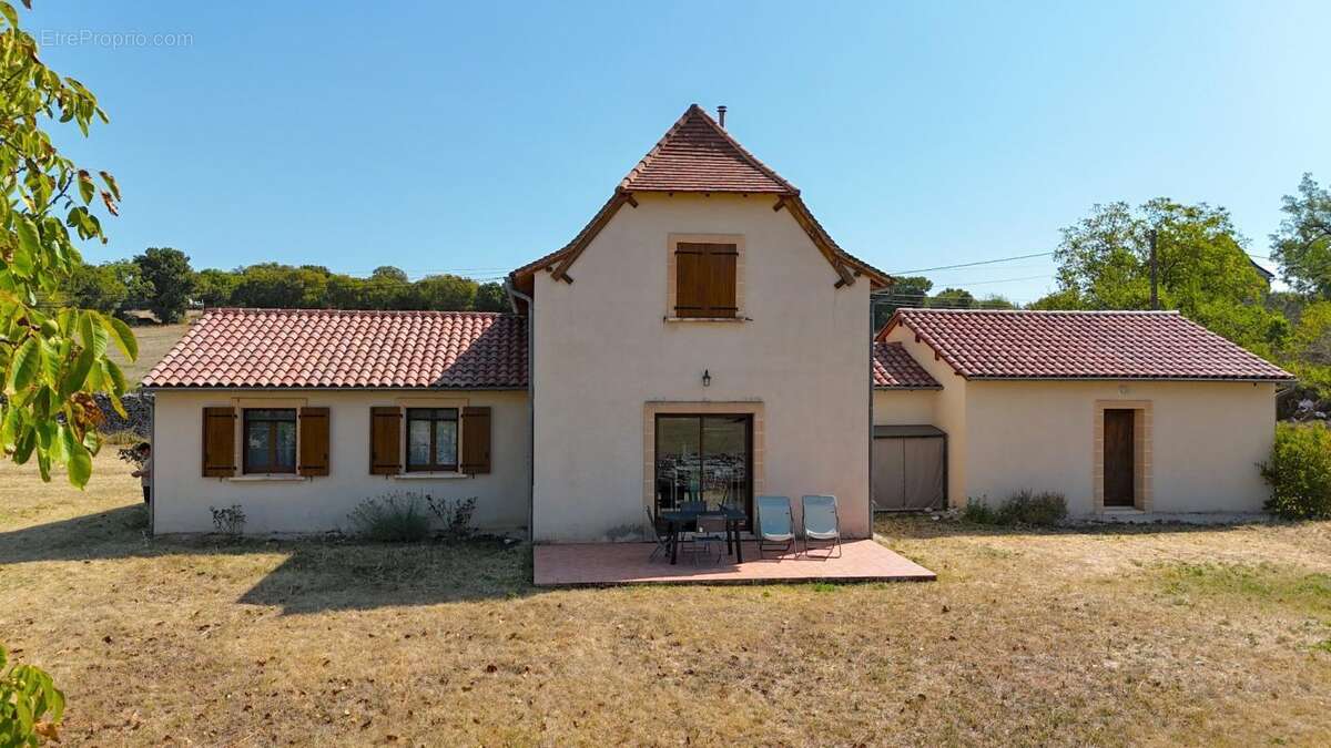 Maison à MARCILHAC-SUR-CELE