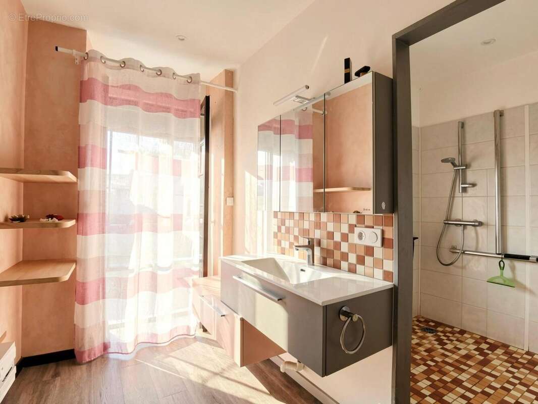   - Appartement à AUBENAS