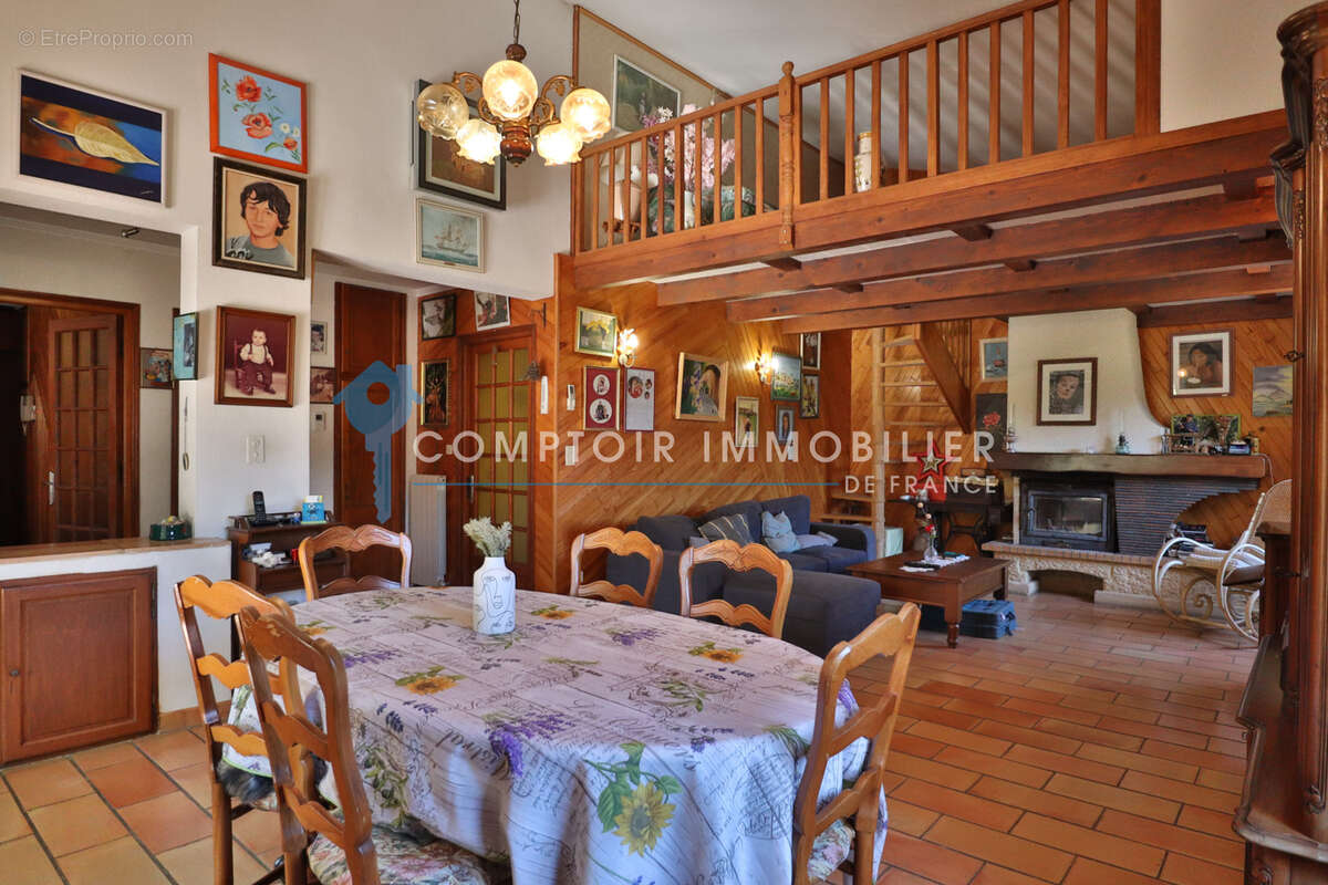 Maison à MAUBEC