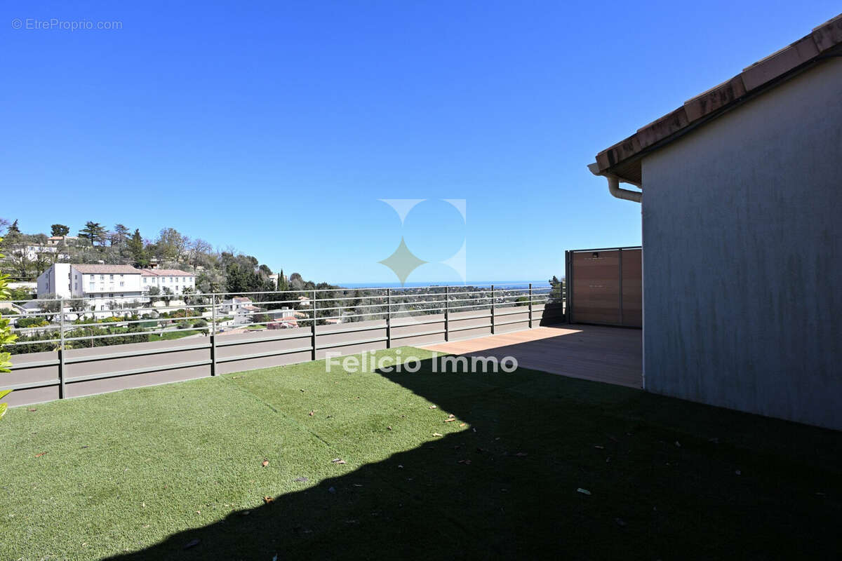 Appartement à CHATEAUNEUF-GRASSE