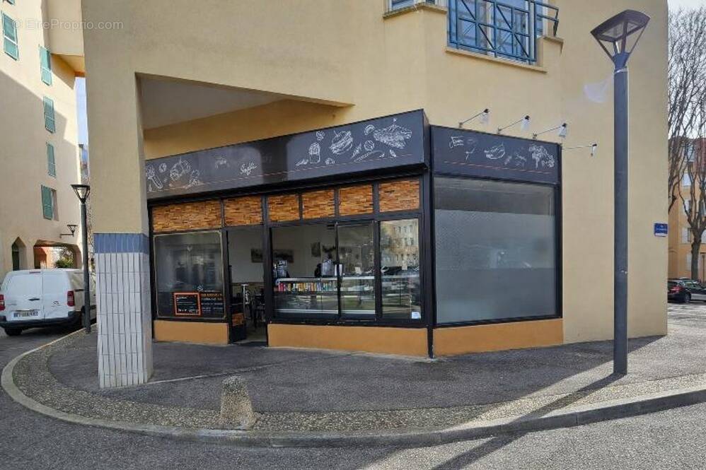 Commerce à VALBONNE