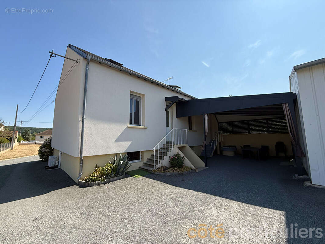Coup de coeur à Orval : maison rénovée et dépôt d'artisan de 115 m² - photo 2