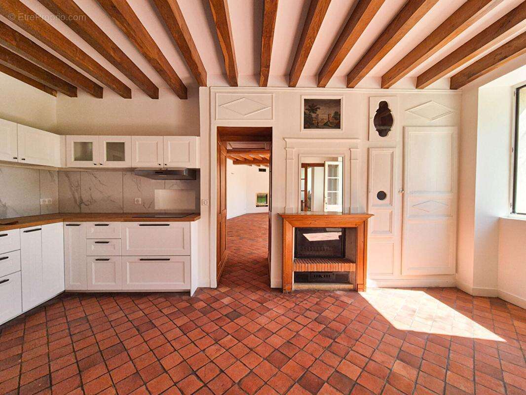Houdan et N12 proche / Maison rénovée 210 m2 / 5 chambres + dépendances - photo 8