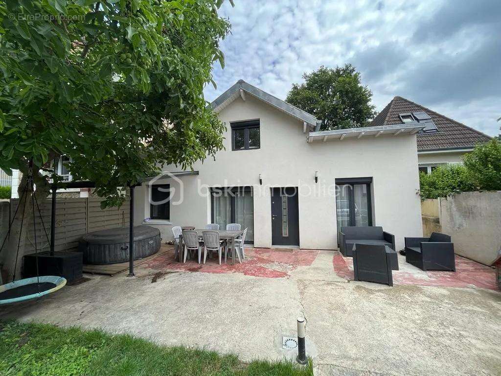 Maison à LE PLESSIS-TREVISE