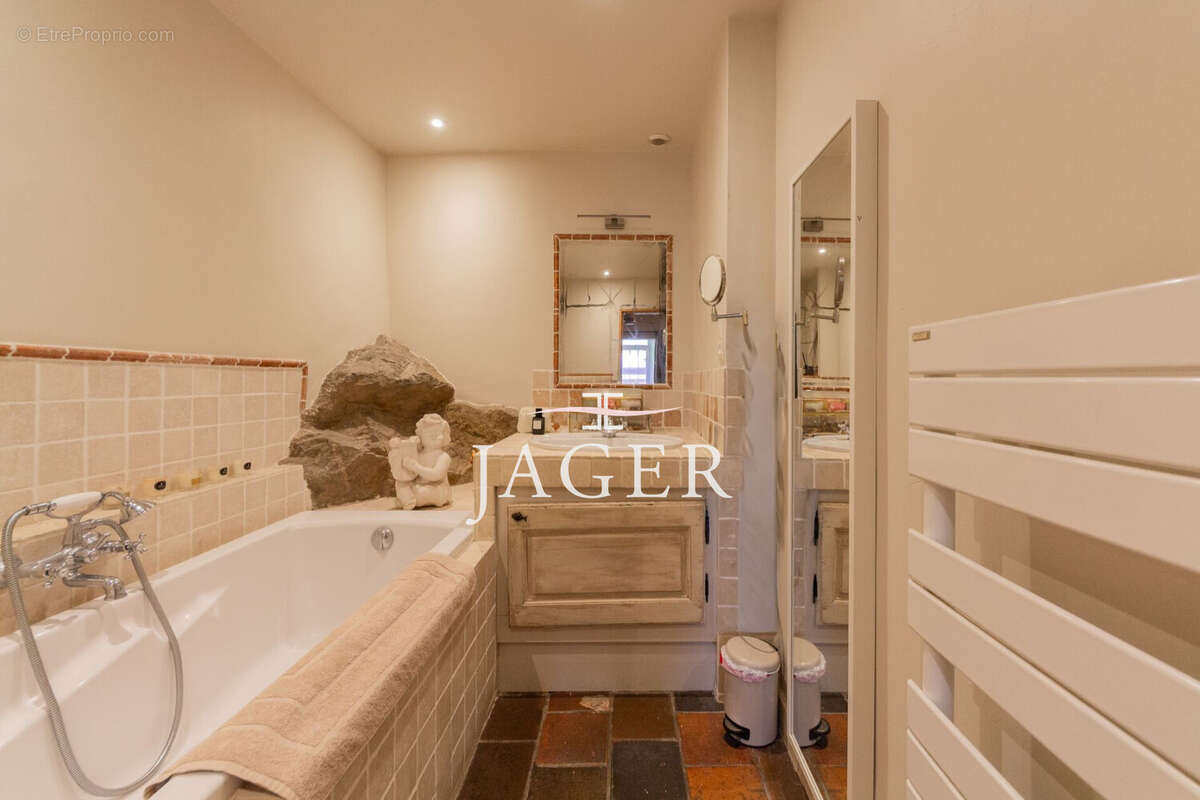 Maison 74 m² à Grimaud  - photo 6