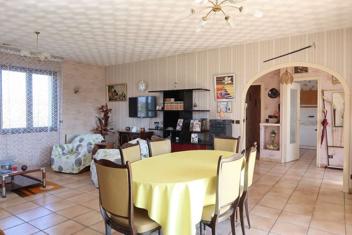 Maison à MONTROND-LES-BAINS