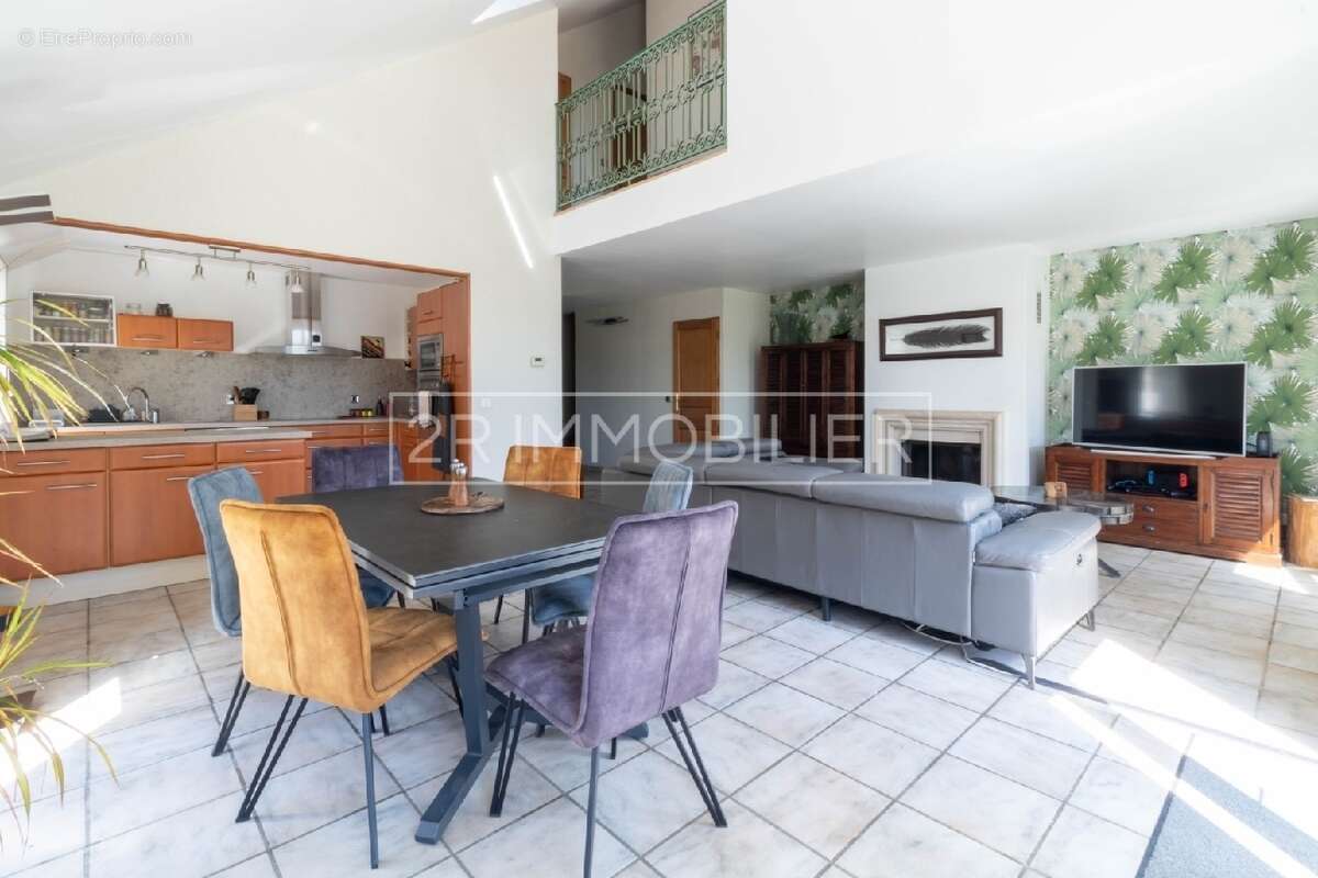 Maison à SAINT-THIBAULT-DES-VIGNES