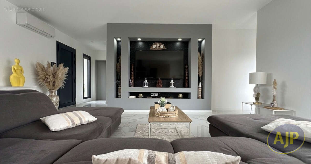 Maison avec piscine, sans entretien à Lamarque! - photo 4