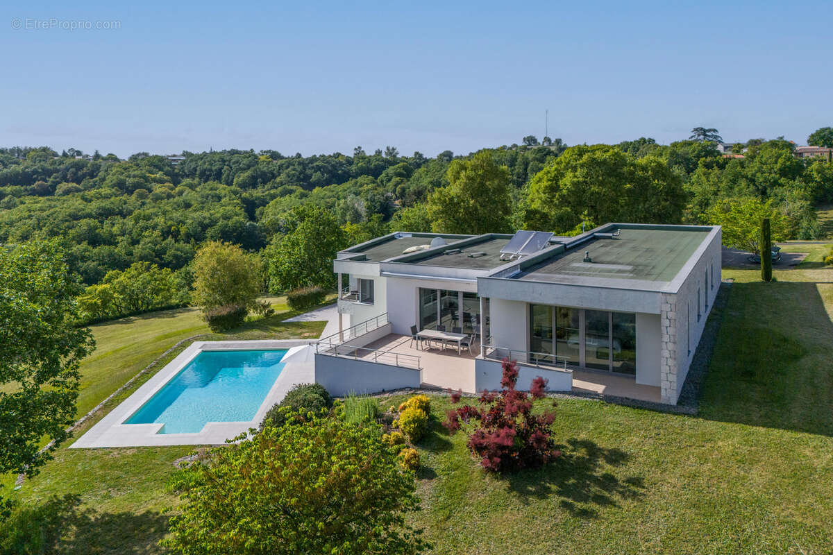 Maison à MONTAIGU-DE-QUERCY