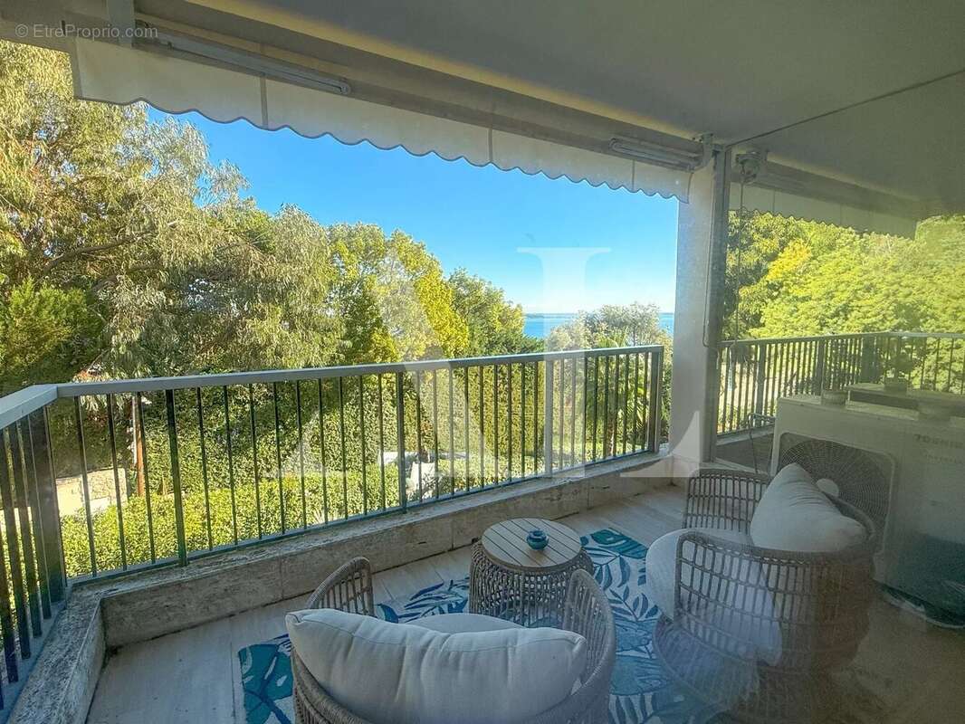 Appartement à VALLAURIS