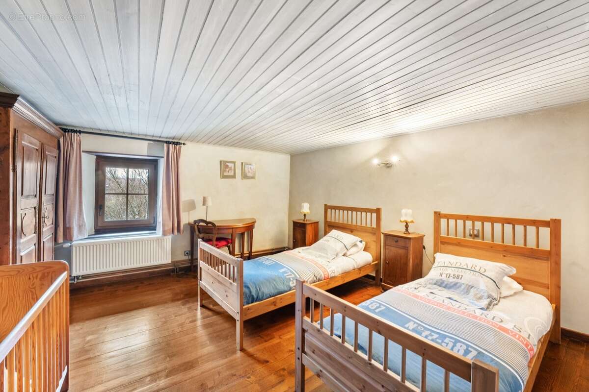 À VENDRE – Charmante ferme rénovée avec gîte indépendant et grange – Prévessin-Moëns - photo 17