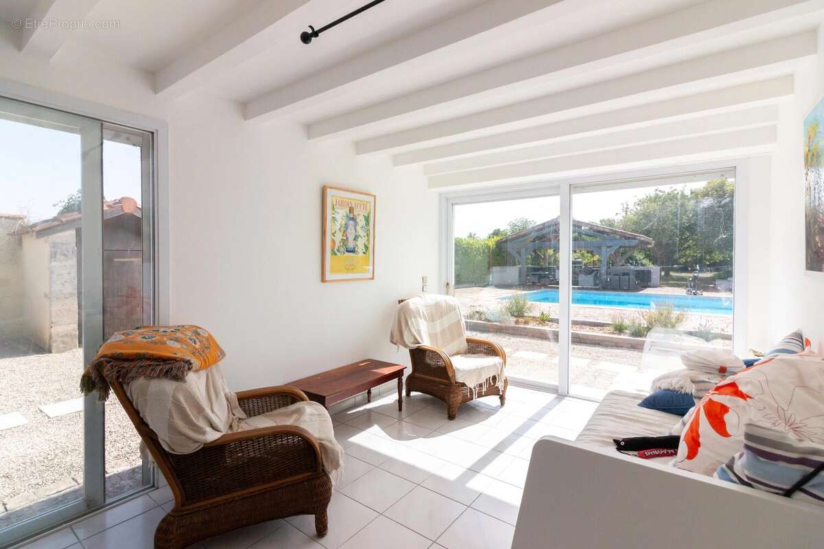 Maison en pierre spacieuse avec piscine - photo 4