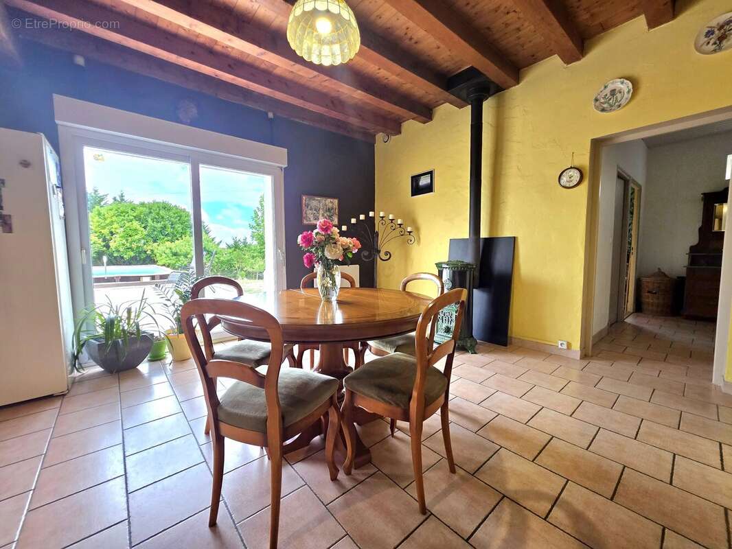 Le Vieux Chai– Spacieuse maison en pierre avec grange rénovée et vue panoramique - photo 9