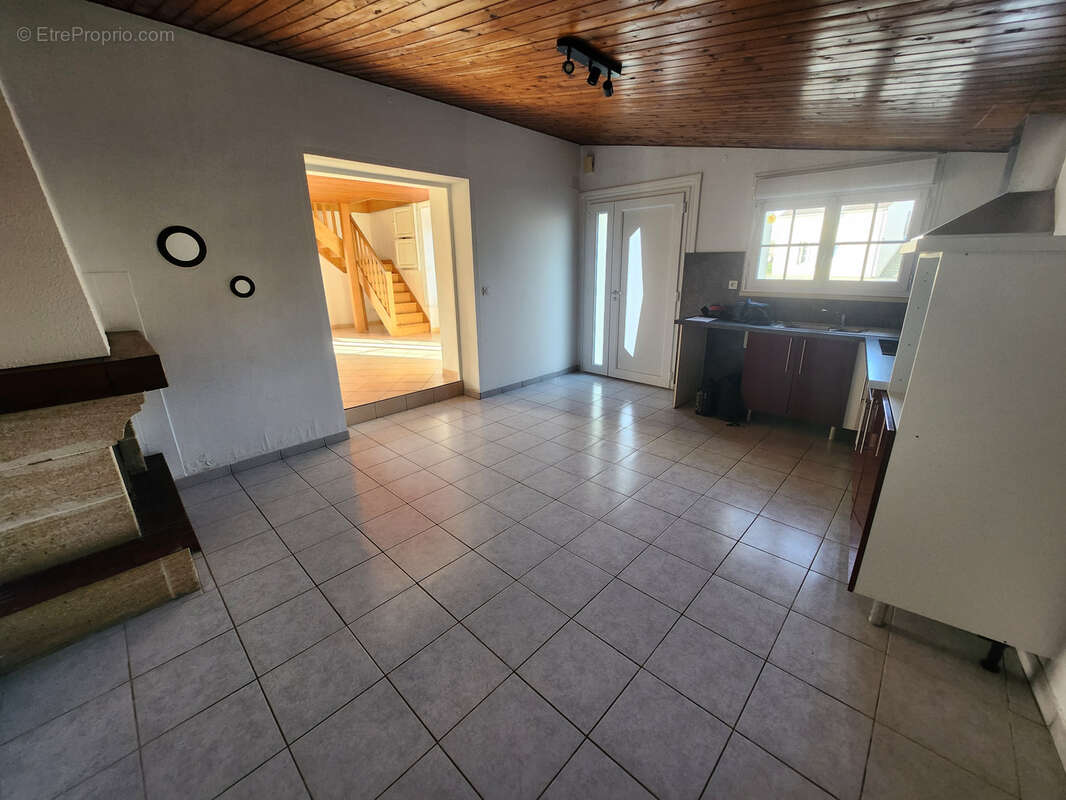 Maison à SAINTE-GEMME-LA-PLAINE