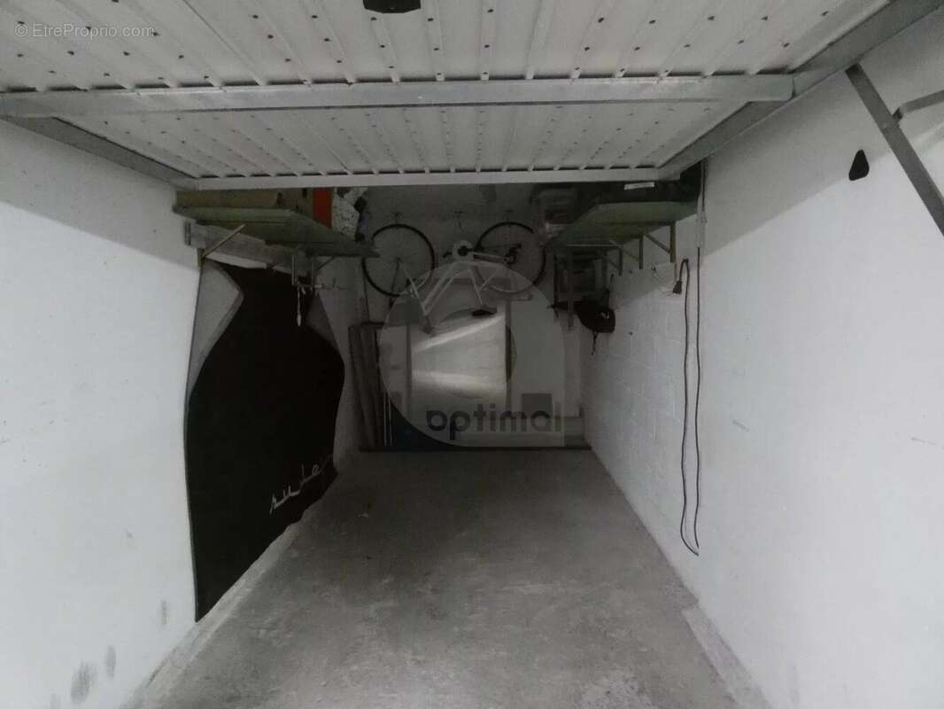 Parking à ROQUEBRUNE-CAP-MARTIN