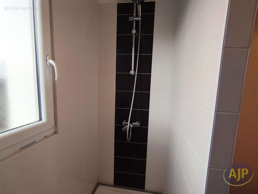 Commerce à MONTAIGU