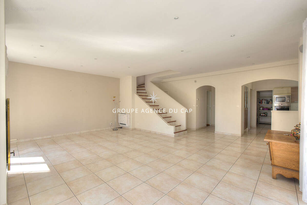 Villa néo-provençale 6 pièces à vendre à Saint Raphaël - Bas du Golf de Valescure - photo 7