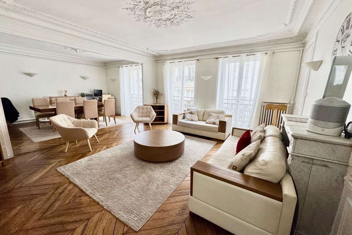 Appartement à PARIS-10E
