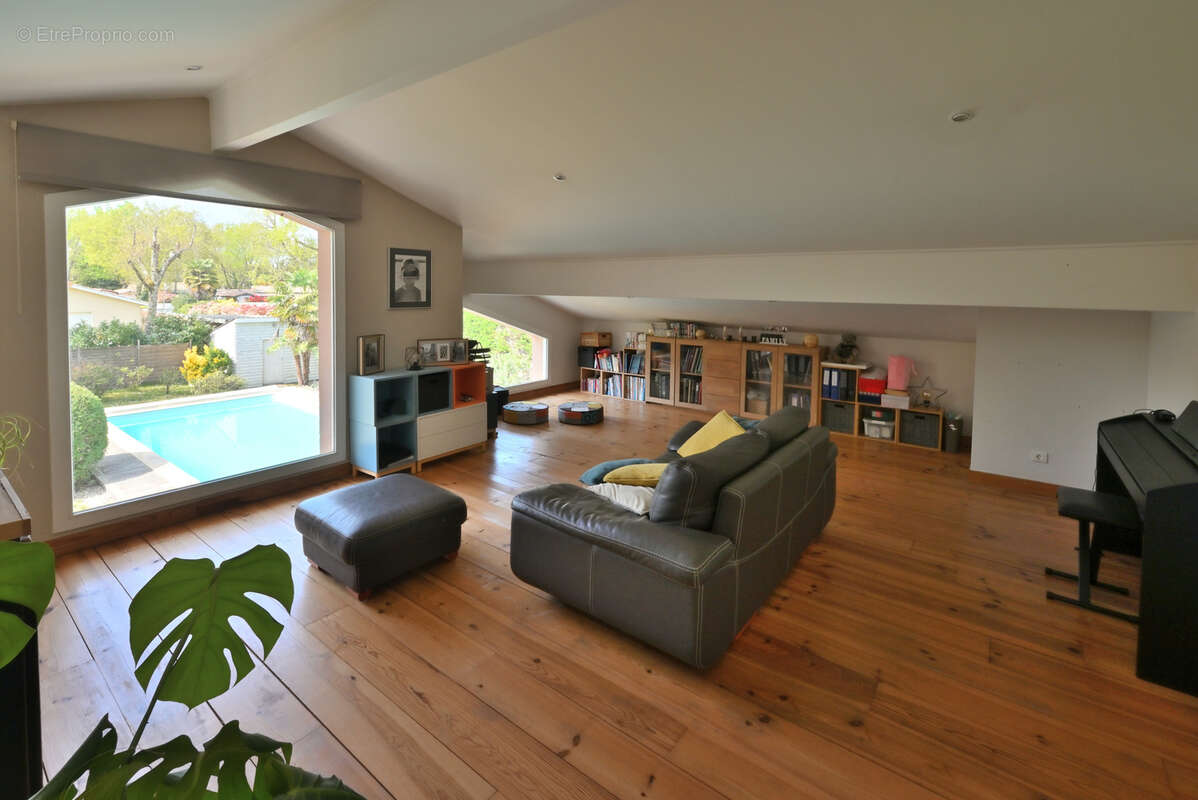 Maison à SAINT-JEAN-D'ILLAC