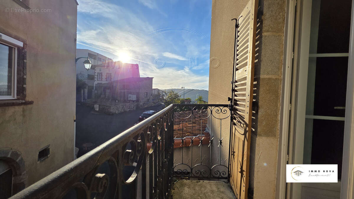 Maison de village avec petit balcon et cave - photo 4